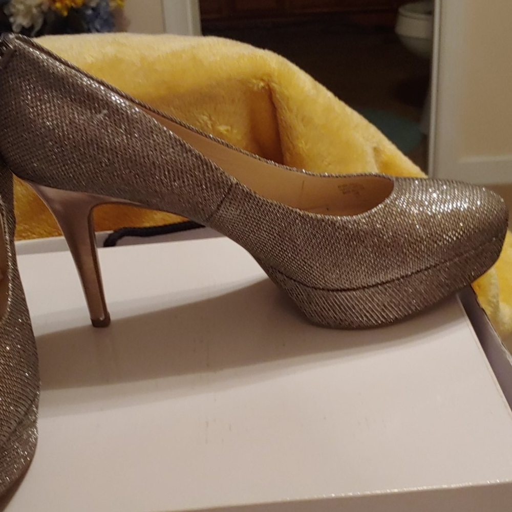 Pumps - Picture 3 of 3
